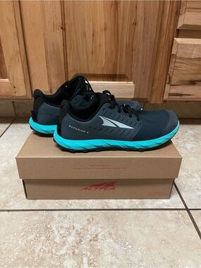 Altra Superior 5 Women’s Trail Running Shoes – Size 9